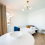 Apartment East Side Of 103 By Bookinghost