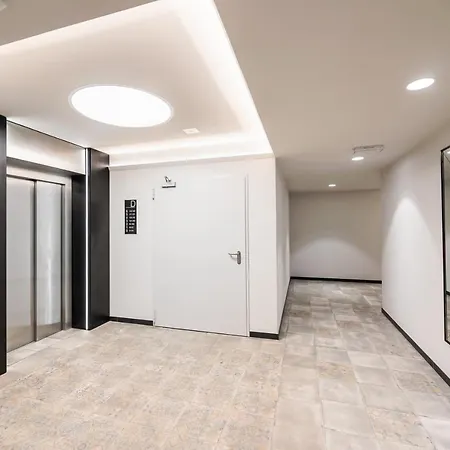 East Side Of 103 By Bookinghost Apartment Warschau